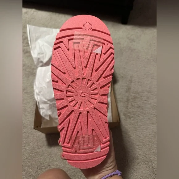 UGG Maxi Curly Platform Slipper - Picture 2 of 5